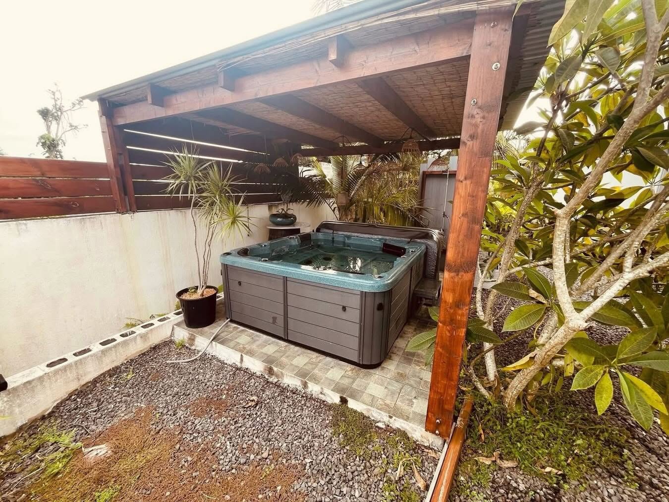 A VENDRE | VILLA DE PRESTIGE À BOURBIER LES HAUTS