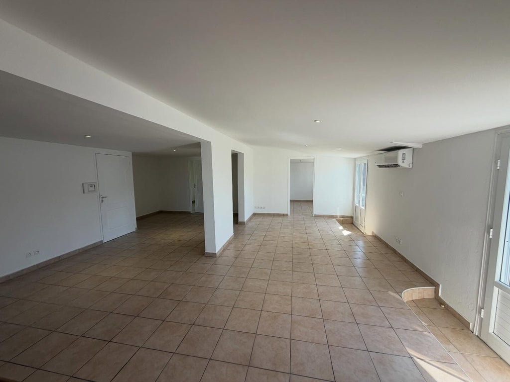 À LOUER – Quartier Français, Sainte-Suzanne - Maison F4 rénovée