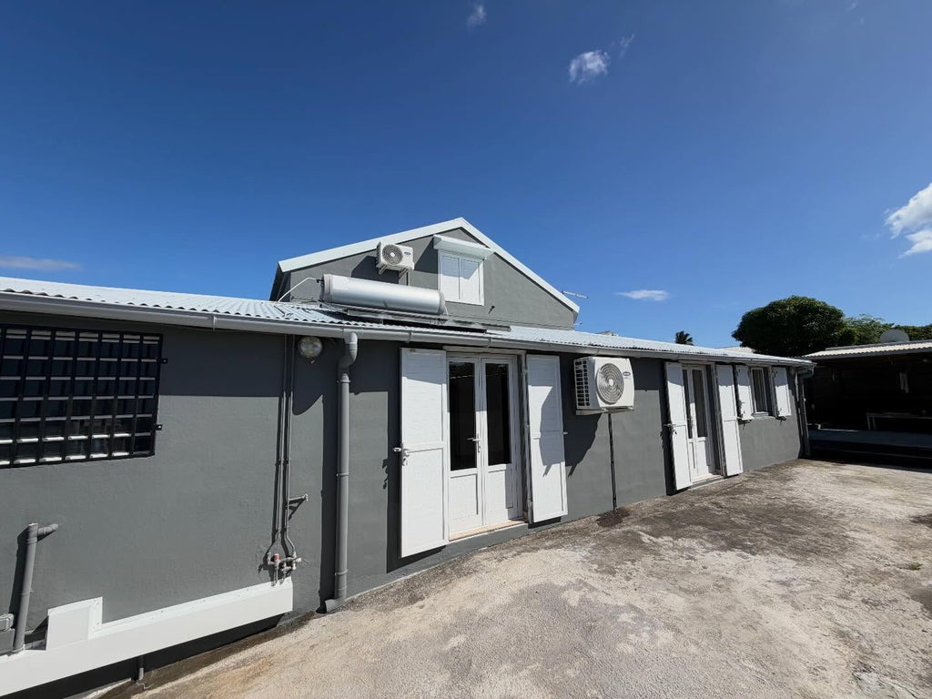 À LOUER – Quartier Français, Sainte-Suzanne - Maison F4 rénovée