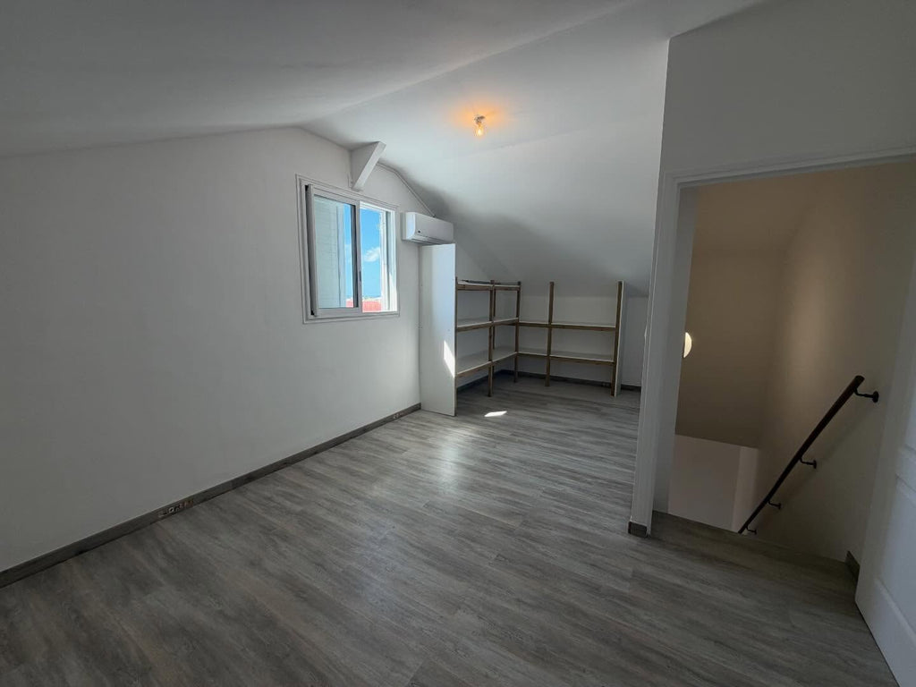 À LOUER – Quartier Français, Sainte-Suzanne - Maison F4 rénovée
