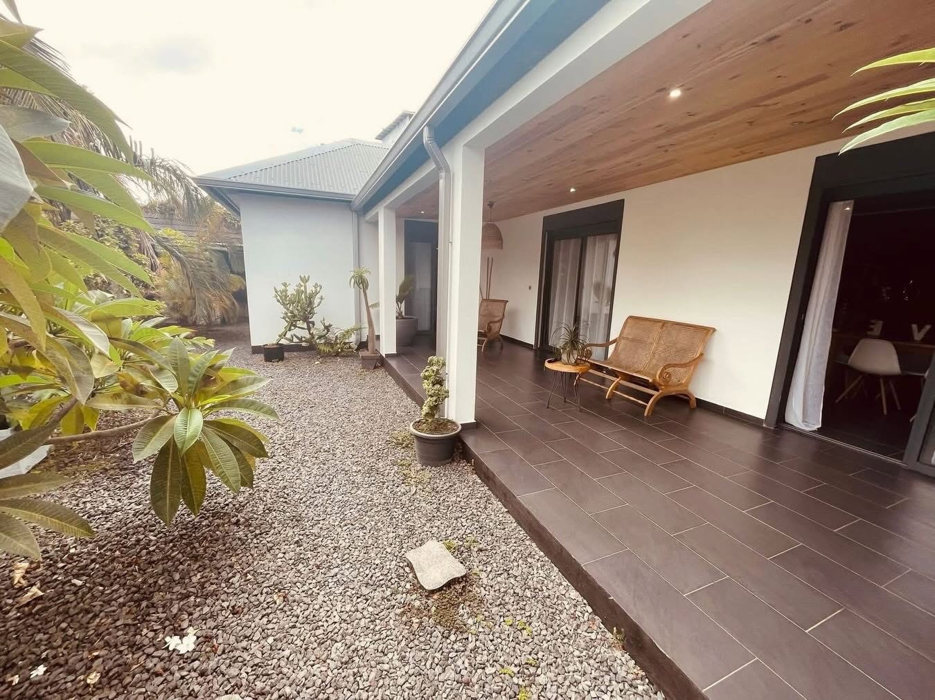A VENDRE | VILLA DE PRESTIGE À BOURBIER LES HAUTS
